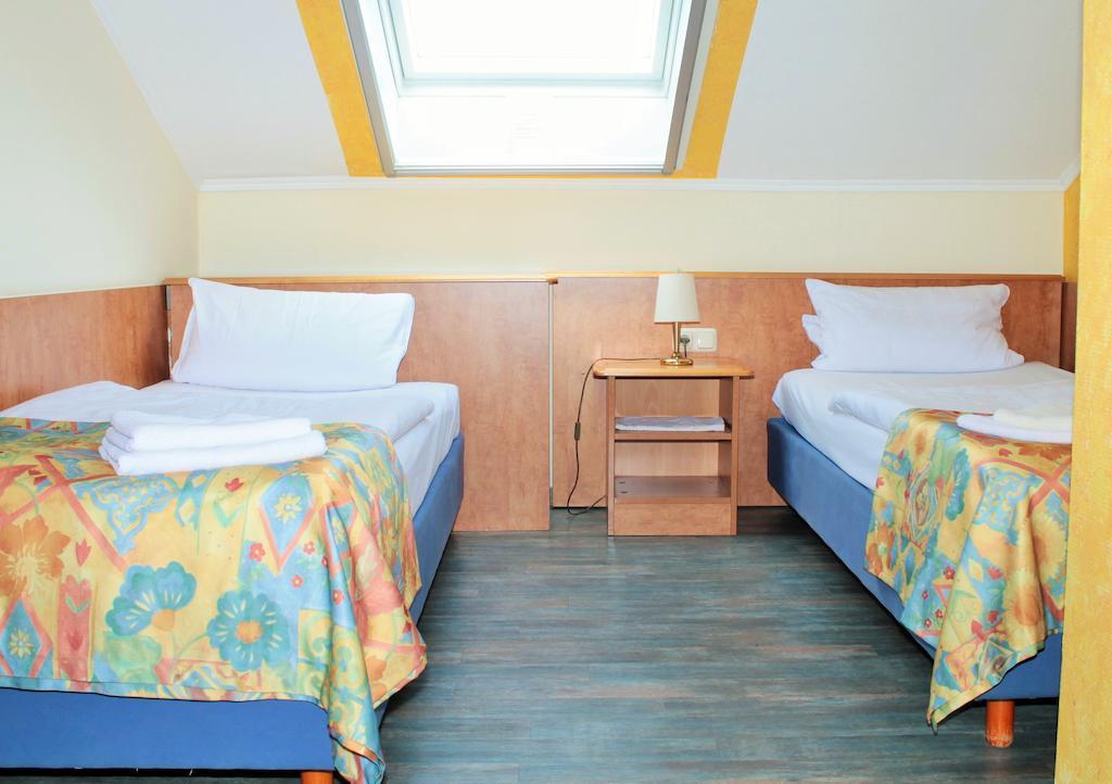 Garni Zum Adler Hotel Gensingen Quarto foto