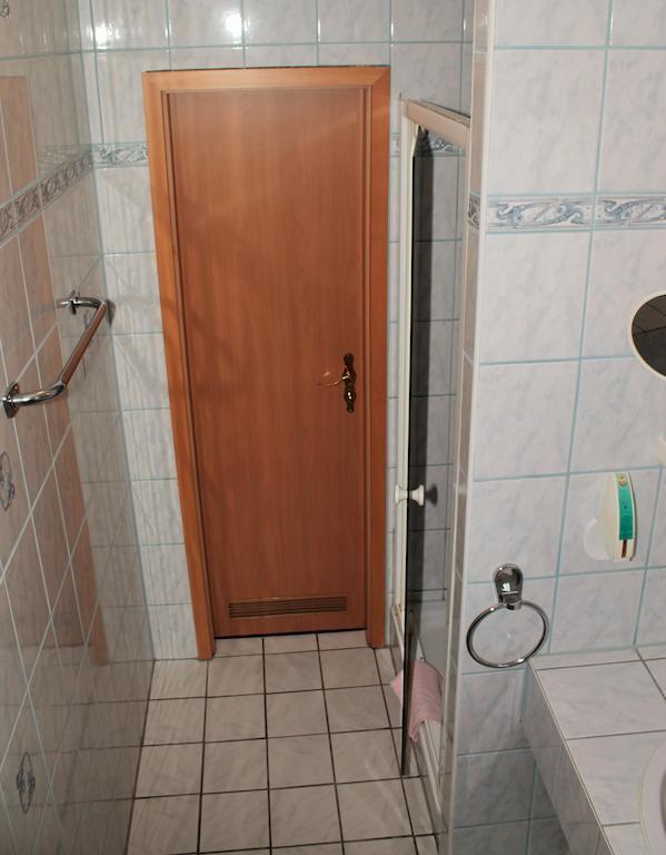 Garni Zum Adler Hotel Gensingen Quarto foto