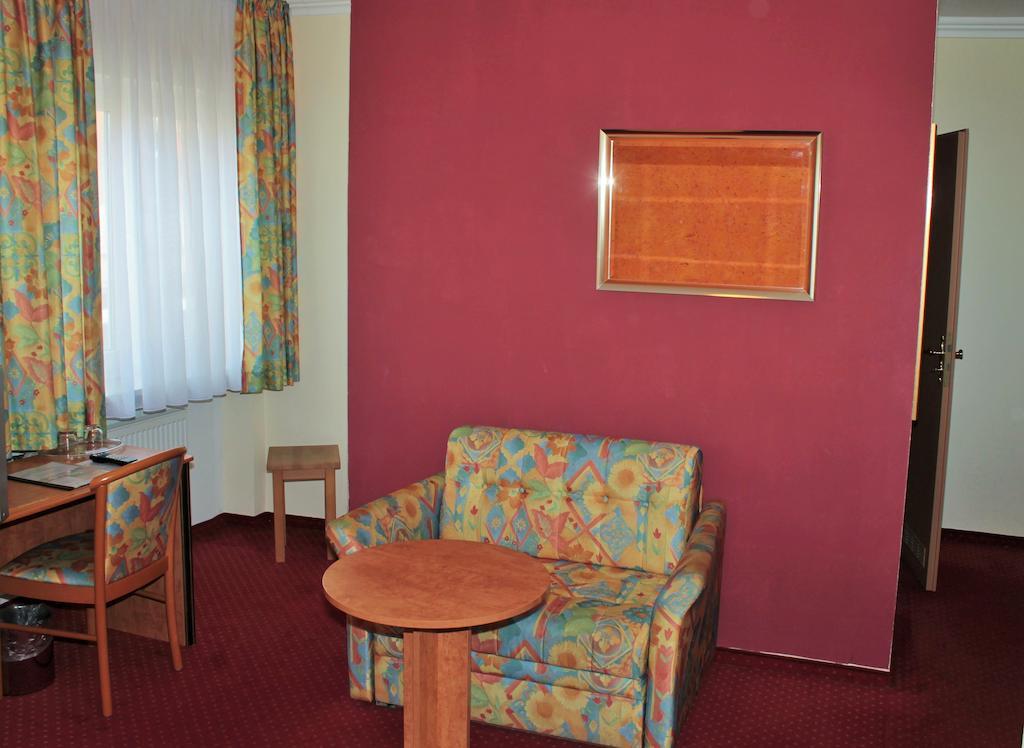 Garni Zum Adler Hotel Gensingen Quarto foto