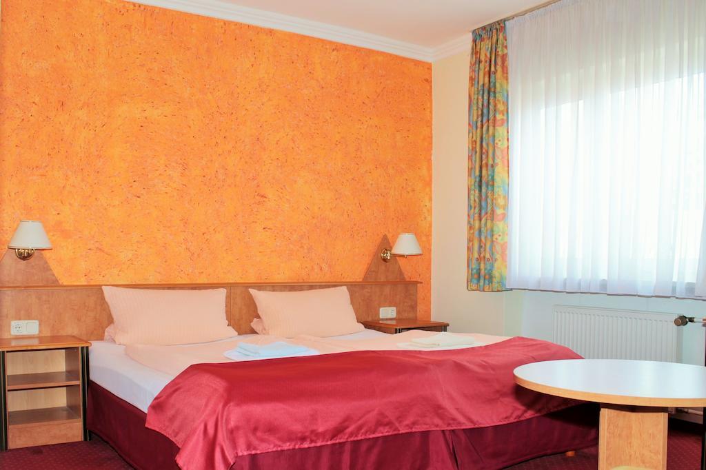 Garni Zum Adler Hotel Gensingen Quarto foto