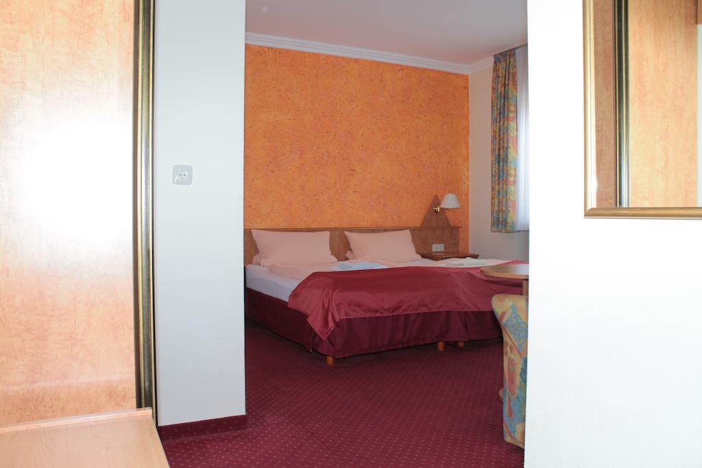 Garni Zum Adler Hotel Gensingen Quarto foto