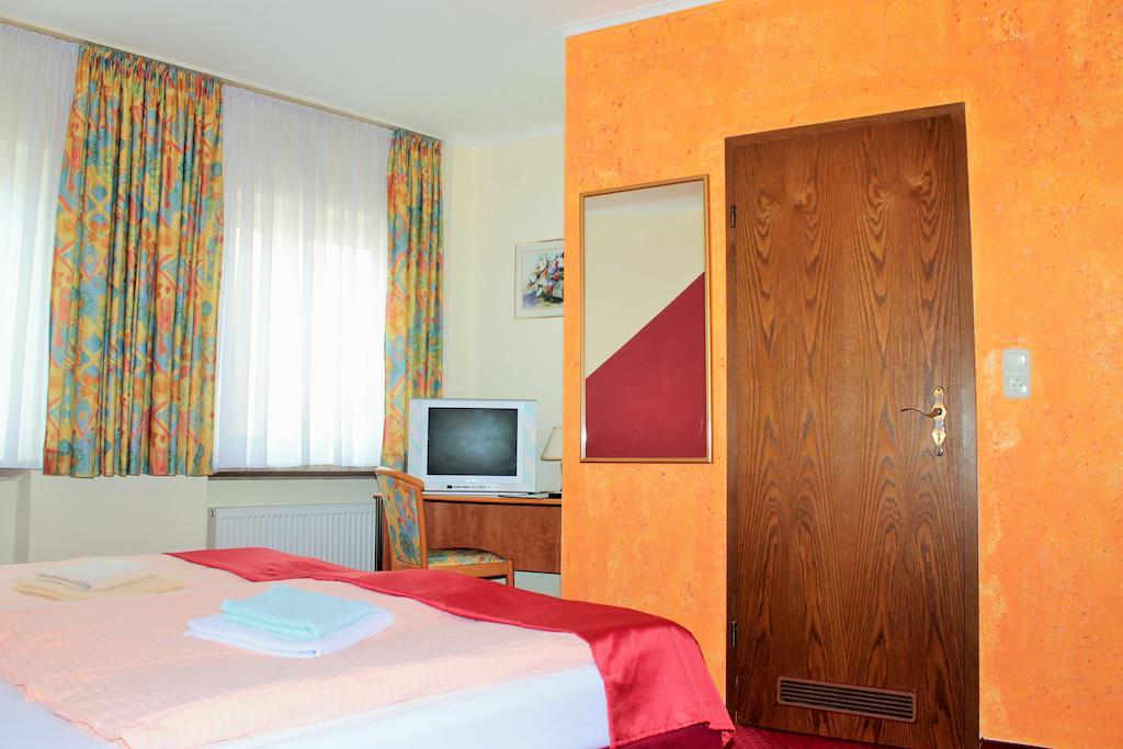 Garni Zum Adler Hotel Gensingen Quarto foto