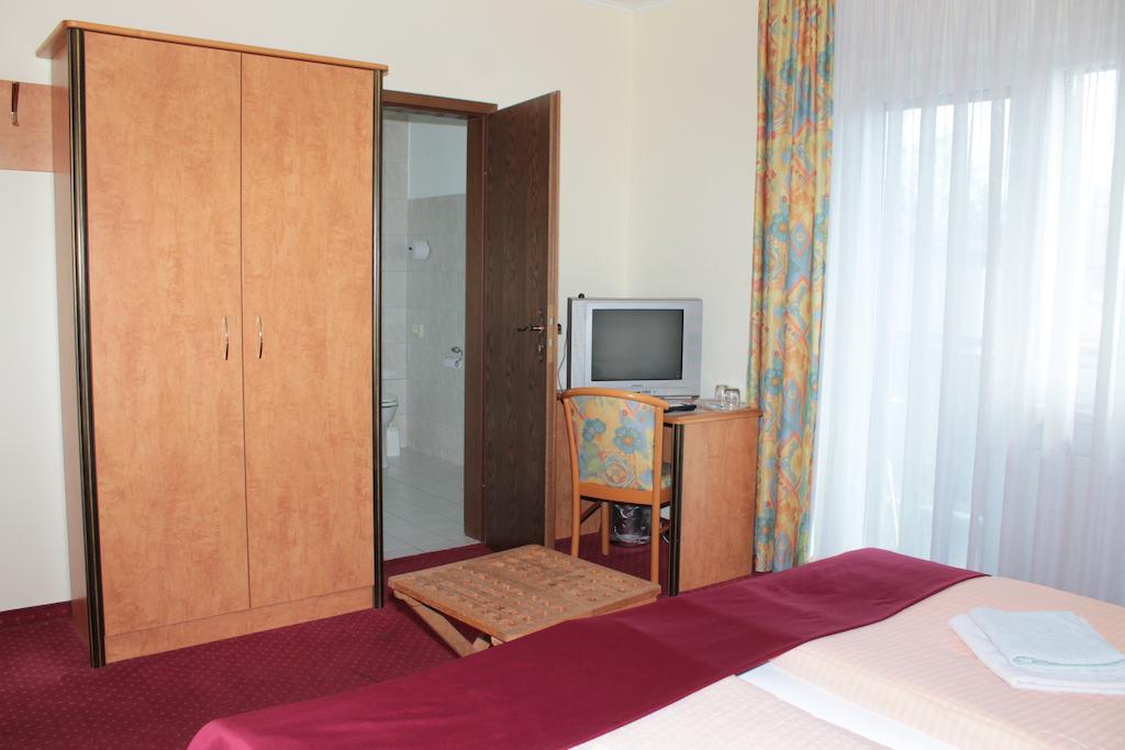 Garni Zum Adler Hotel Gensingen Quarto foto