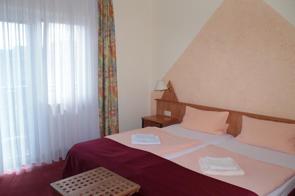Garni Zum Adler Hotel Gensingen Quarto foto