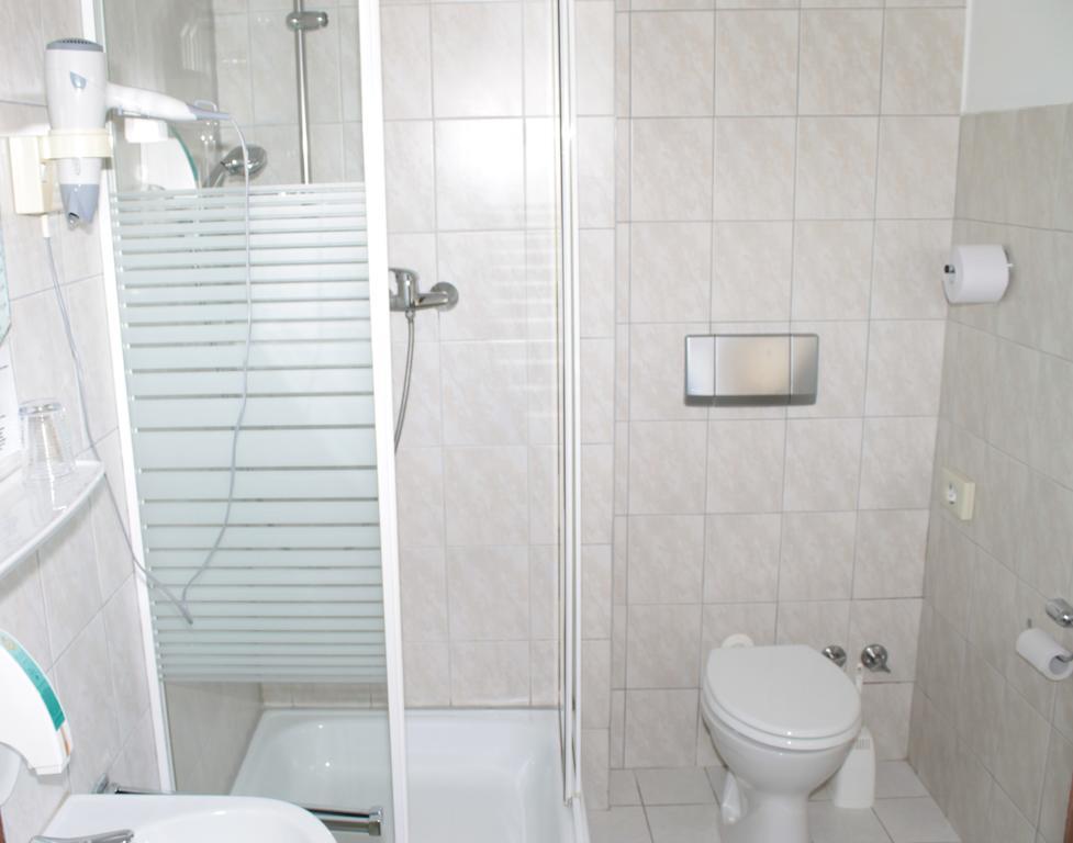 Garni Zum Adler Hotel Gensingen Quarto foto